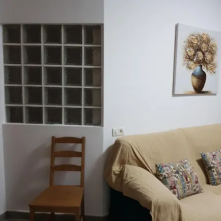 Privado En Zona Tranquila Y Proxima Al Aeropuerto Tf Norte Y A La Ciudad De . *